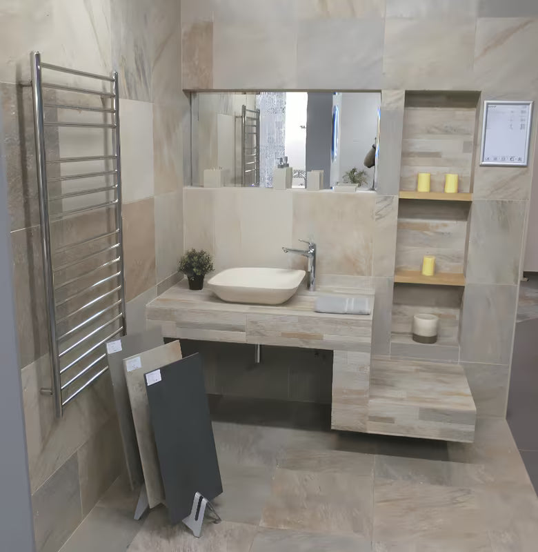 Kombiniran kupaonski radiator Anima Paul 60x120 cm u izvedbi od poliranog nehrđajućeg čelika chrome.