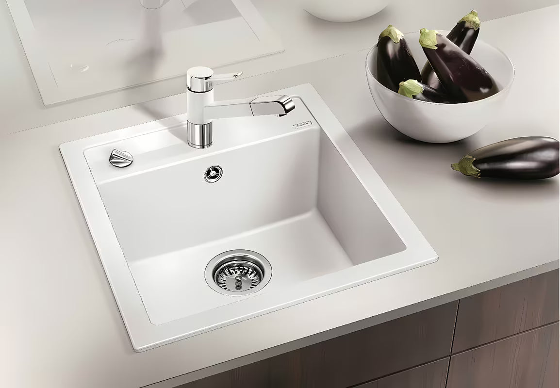 Bijeli kuhinjski enojno korito Blanco Dalago 45 od materijala Silgranit PuraDur pro, ugradnja odozgo na pult.
