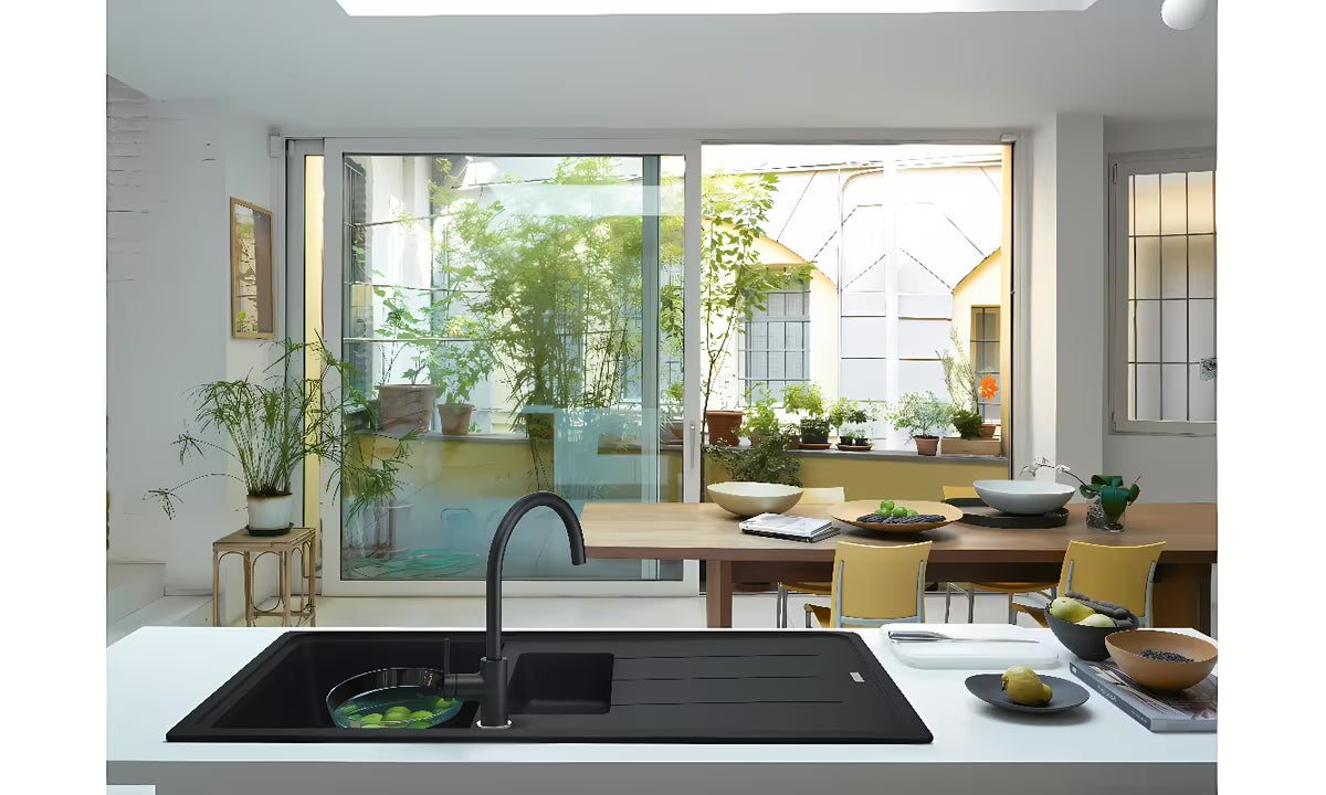 Armatura za Pomivalno Korito Franke Lina u boji oniks s okretnim izljevom i zaobljenim izljevom