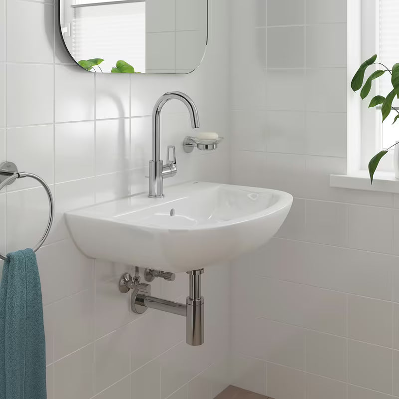 Grohe bauloop visoka enoročna armatura za umivalnik v krom izvedbi z odtokom.