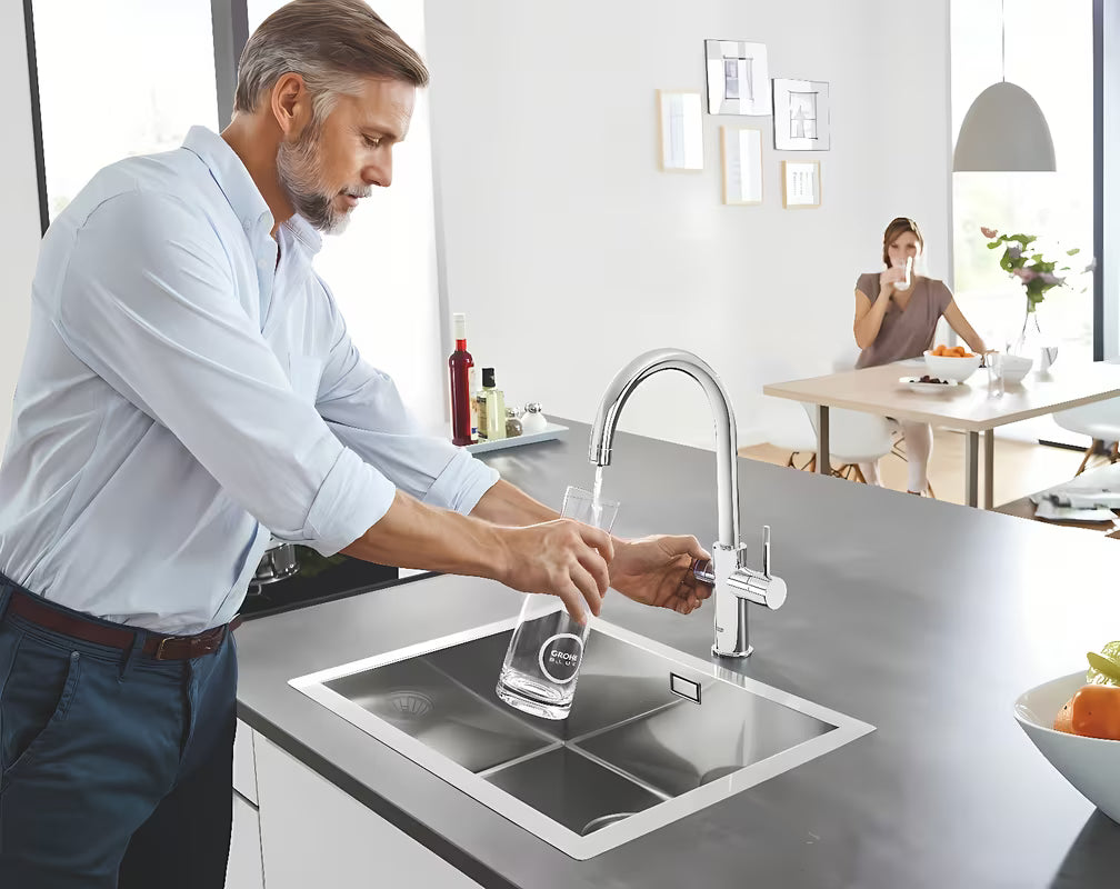 Kromirana armatura za pomivalno korito Grohe Blue Home Duo s filtrom, hlajenjem in gumbom pro za gazirano in negazirano vodo