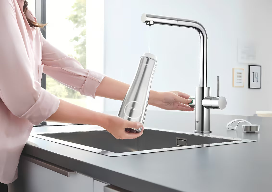 Kromirana kuhinjska armatura za pomivalno korito Grohe Blue Home Duo s filtrom, hlajenjem in izvlečnim perlatorjem