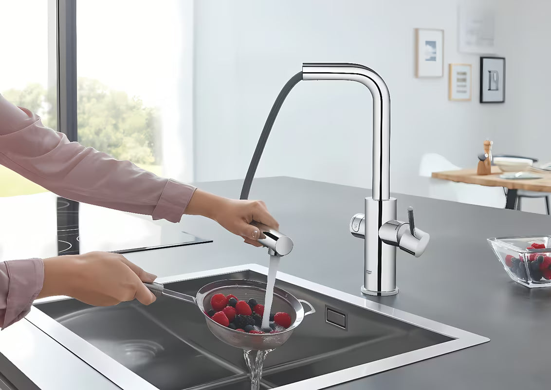 Kromirana kuhinjska armatura za pomivalno korito Grohe Blue Home Duo s filtrom, hlajenjem in izvlečnim perlatorjem