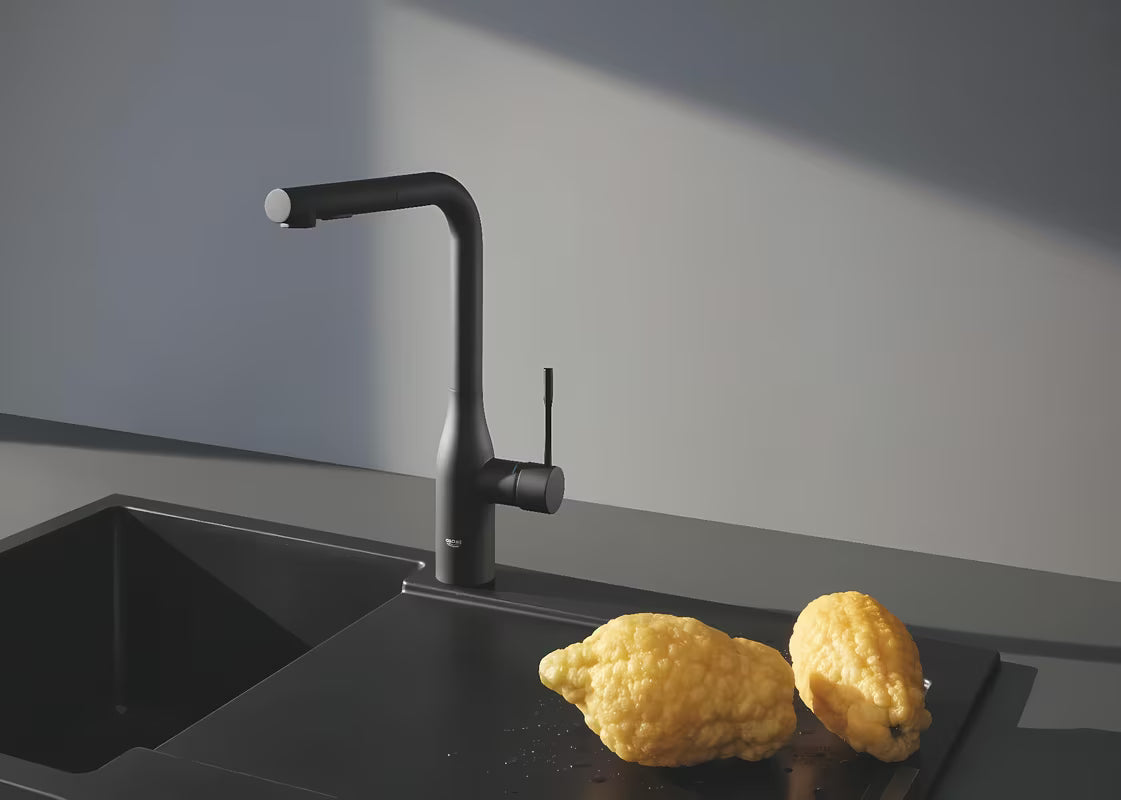 Grohe Essence armatura za pomivalno korito z izvlečno prho u mat izvedbi phantom black
