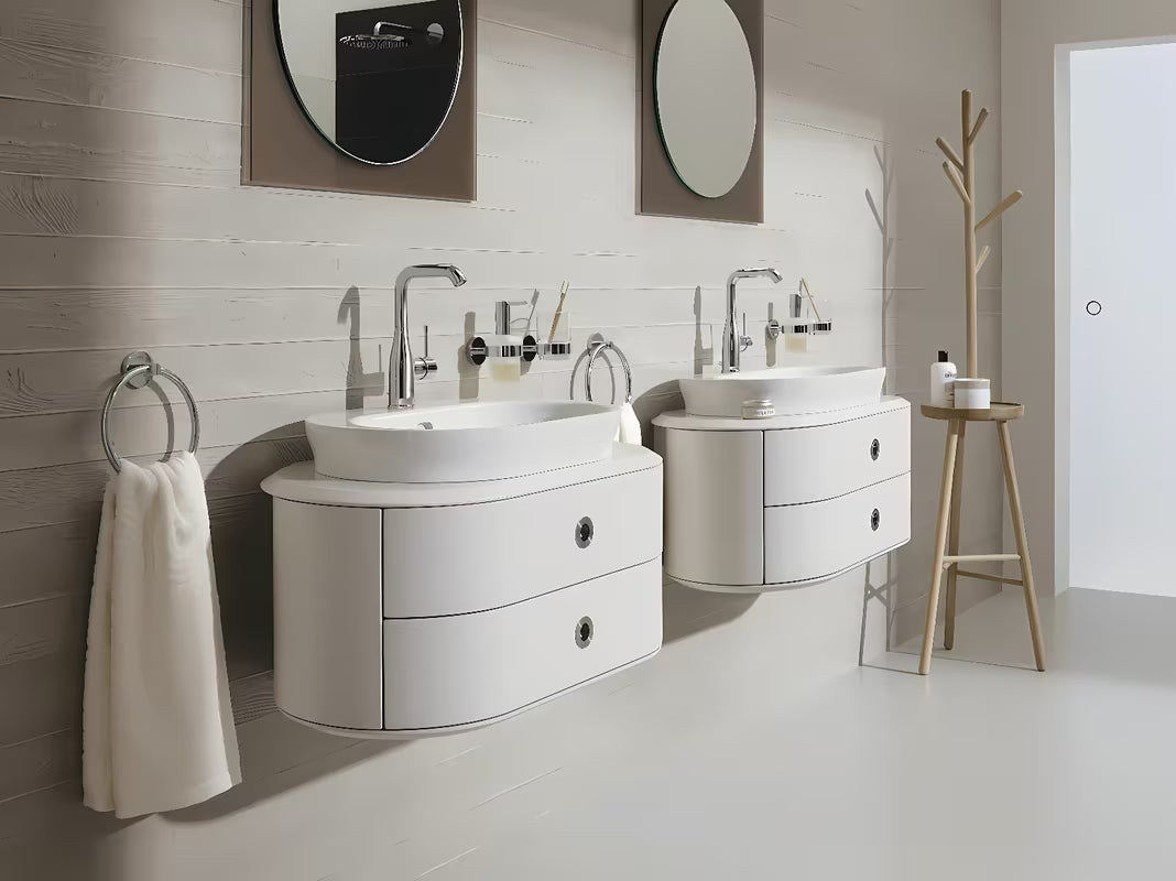Grohe Essence New visoka armatura za umivalnik v krom izvedbi z vrtljivim izlivom in izlivom