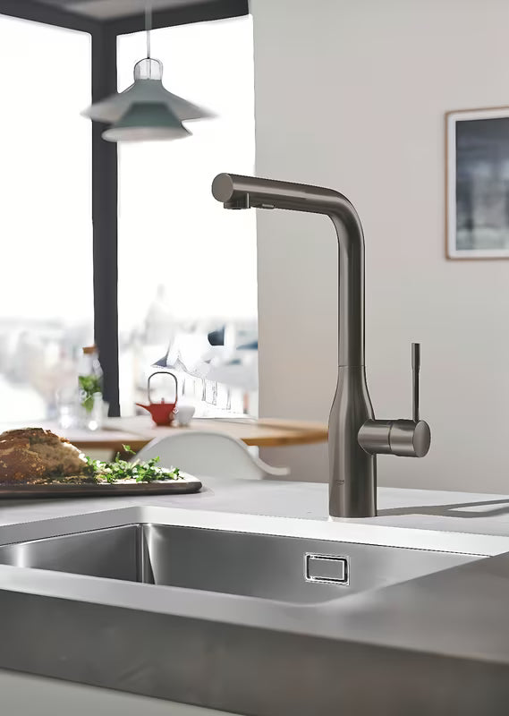 Armatura za Pomivalno Korito Grohe Essence New brushed hard graphite s visokim izljevom i izvlačnim tušem
