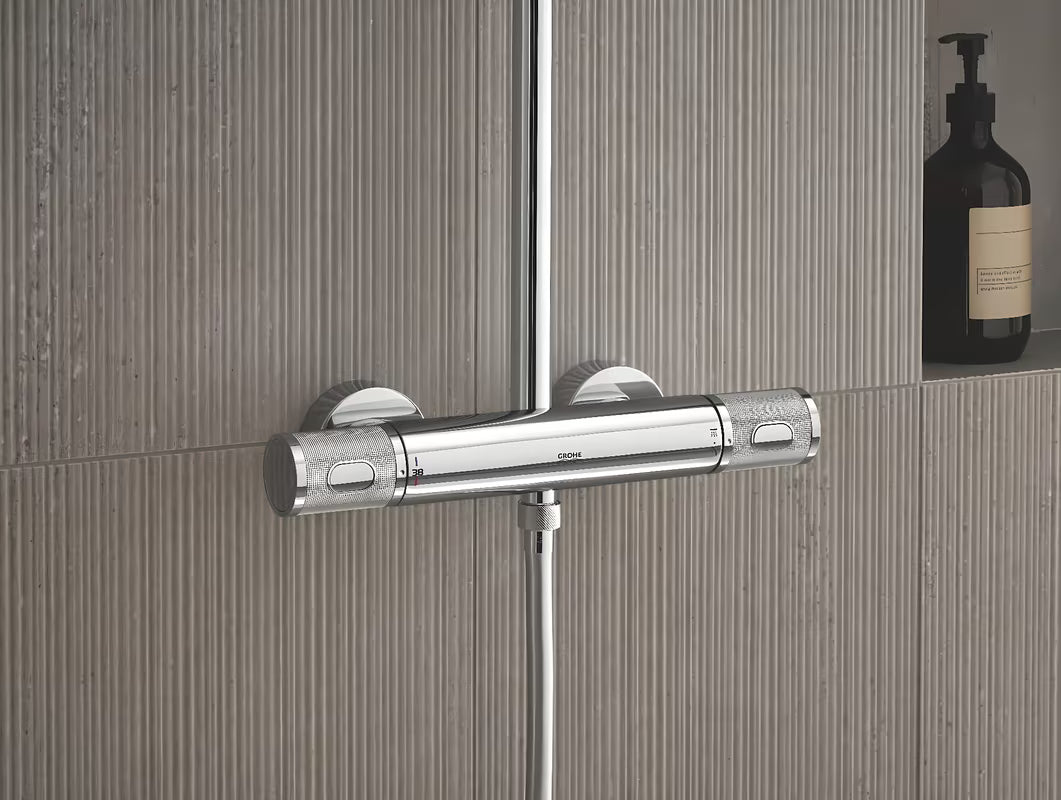 Krom tušni sistem Grohe Euphoria System s termostatsko armaturo z nadglavno in ročno prho