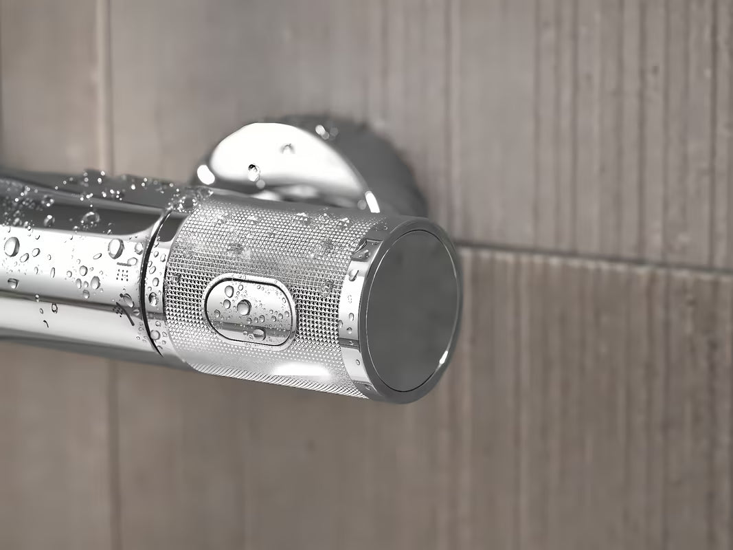Krom tušni sistem Grohe Euphoria System s termostatsko armaturo z nadglavno in ročno prho