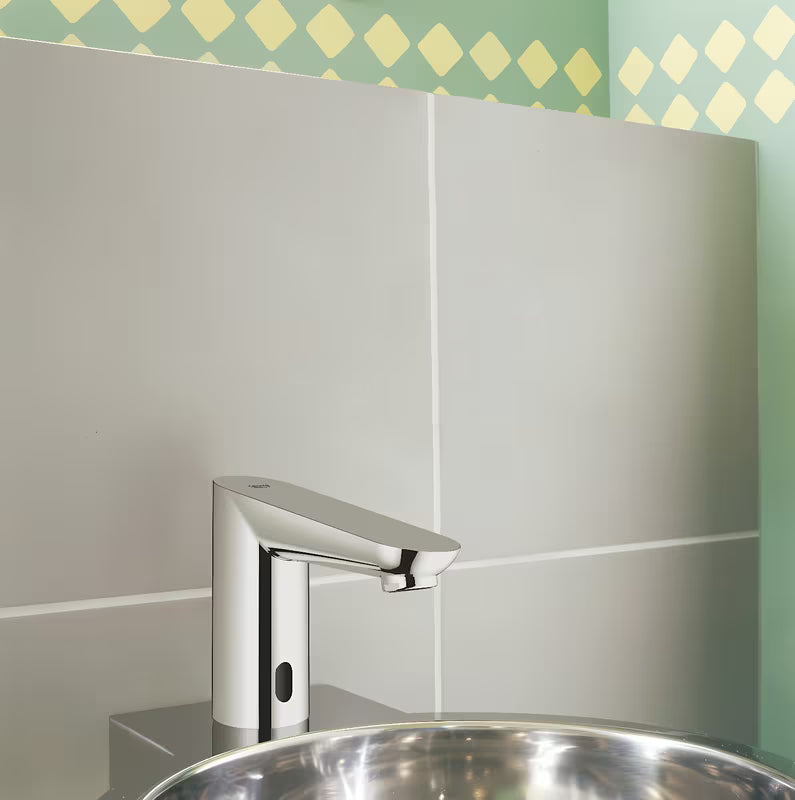 Kromirana senzorska armatura za umivalnik Grohe Euroeco Cosmopolitan E z infrardečim senzorjem