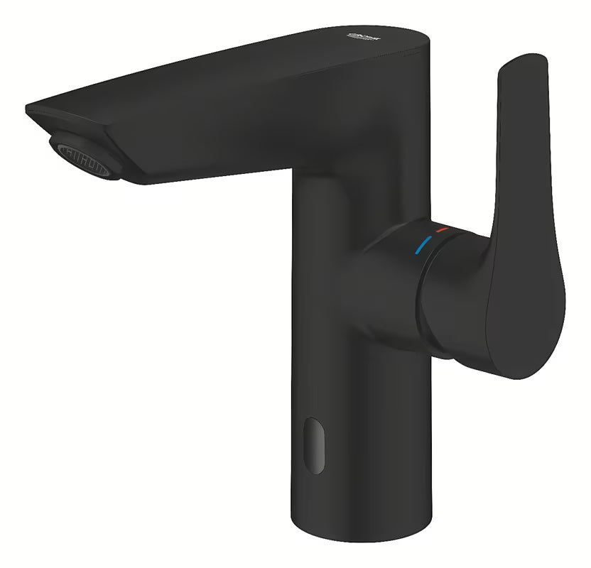 Mat črna armatura za umivalnik Grohe Eurosmart z brezdotičnim senzorjem in ročno ročico