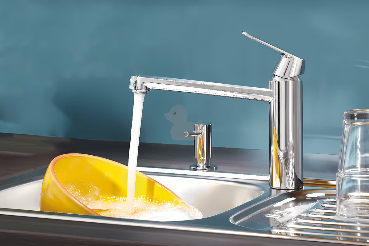 Kromirana armatura za pomivalno korito Grohe Eurosmart Cosmopolitan s srednje visokim vrtljivim izlivom