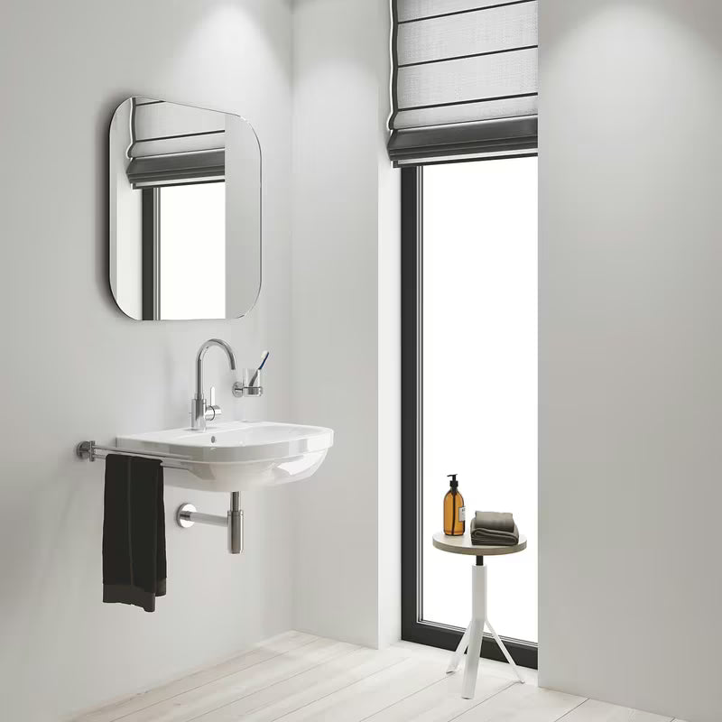 Visoka kromirana armatura za umivalnik Grohe Eurosmart Cosmopolitan z vrtljivim izlivom in ročnim upravljanjem.