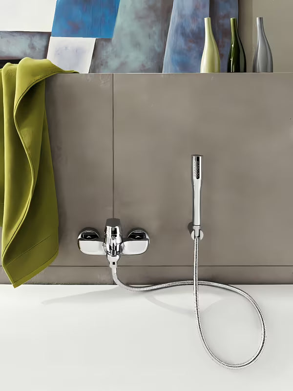 Kromirana stenska armatura za kad Grohe Eurosmart Cosmopolitan s tuš setom