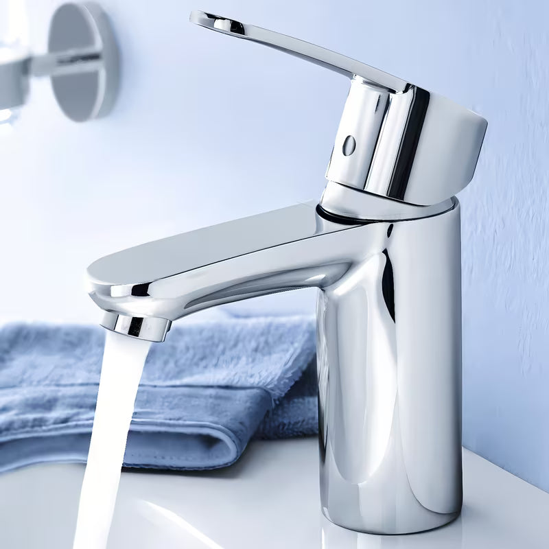 Kromirana armatura za umivalnik Grohe Eurostyle Cosmopolitan z ročnim upravljanjem in varčno tehnologijo EcoJoy.