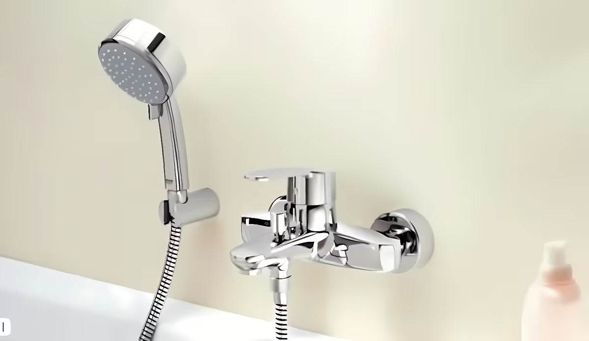 Kromirana stenska armatura za kad Grohe Eurostyle Cosmopolitan s ručicom za upravljanje i preklopnikom kada/tuš.