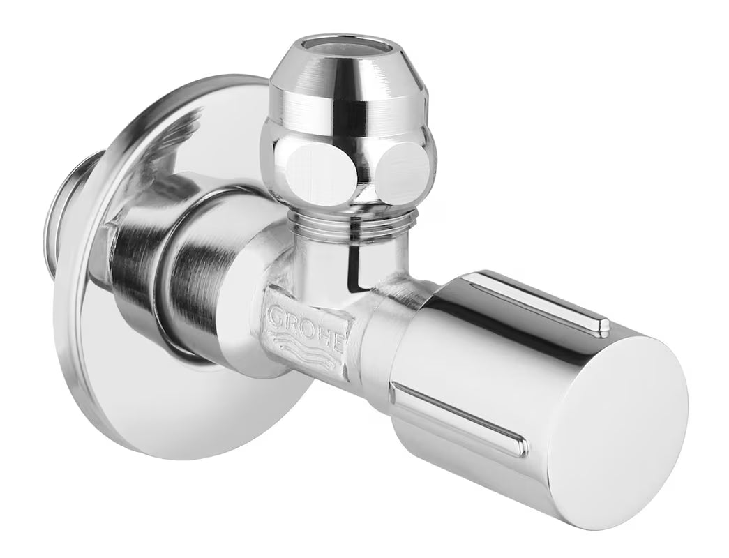 Kotni ventil Grohe v izvedbi chrome s kovinsko rozeto in ergonomskim kovinskim ročajem.