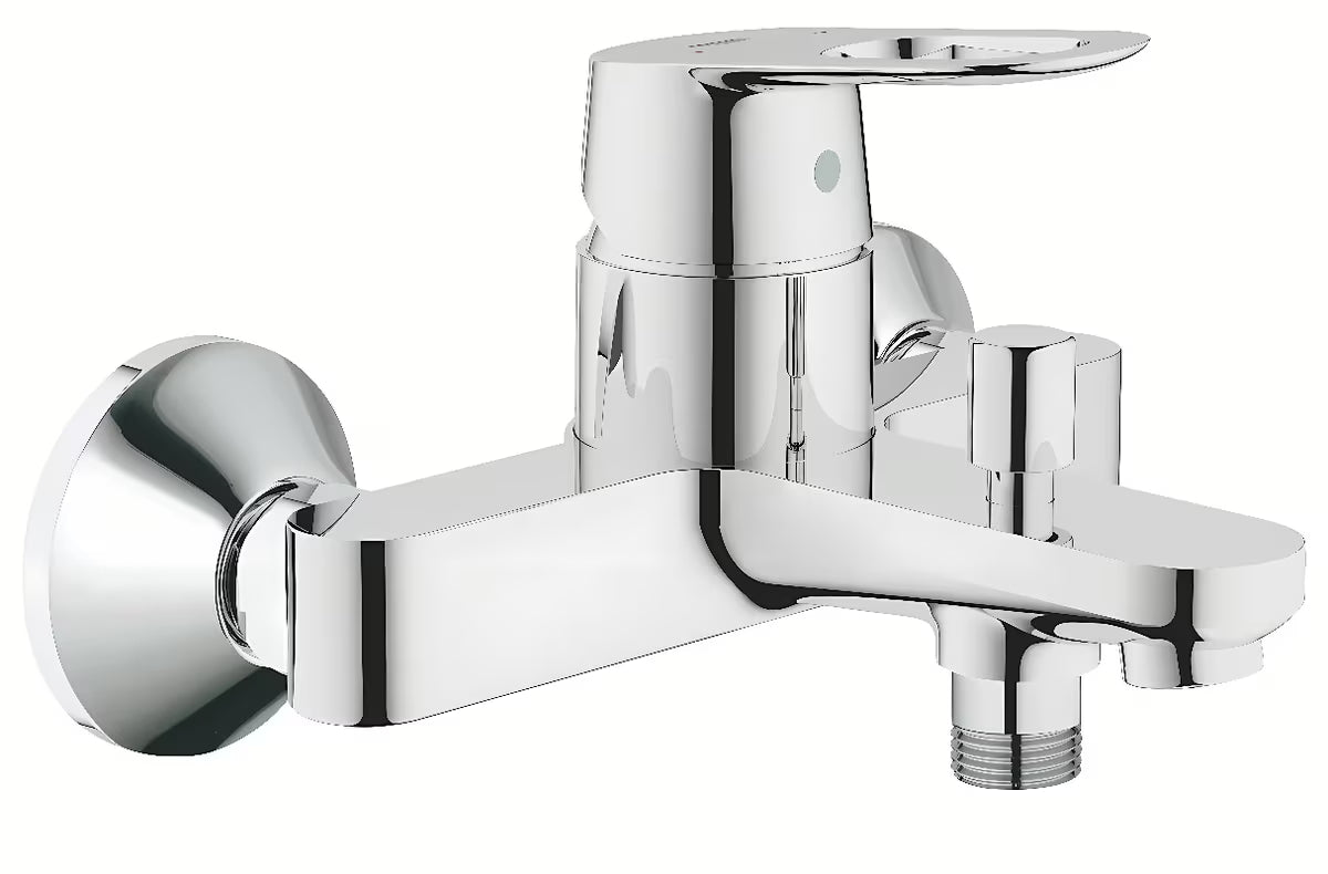 Kromirana stenska enoročna armatura za kad Grohe bauloop z avtomatskim preklopom kad/prha.