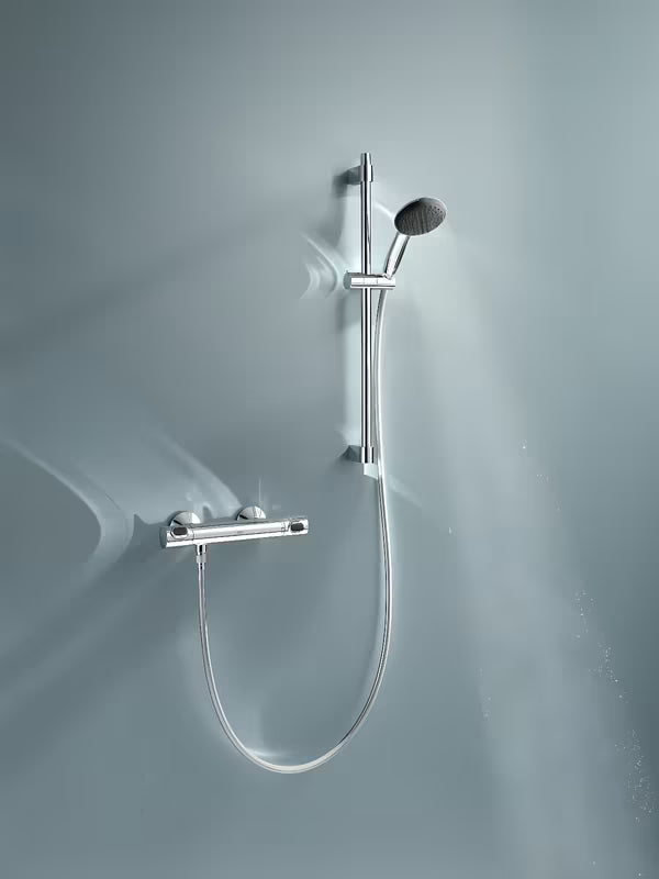 Grohe Precision Flow termostatska armatura za tuš v krom izvedbi s pršno garnituro in letvijo