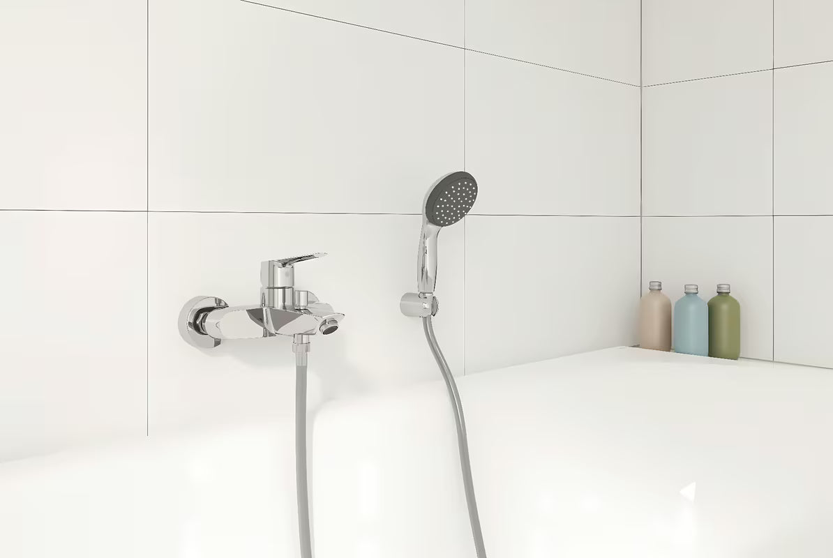 Kromirana stenska enoročna armatura za kad Grohe Start s samodejnim preklopom kad/prha