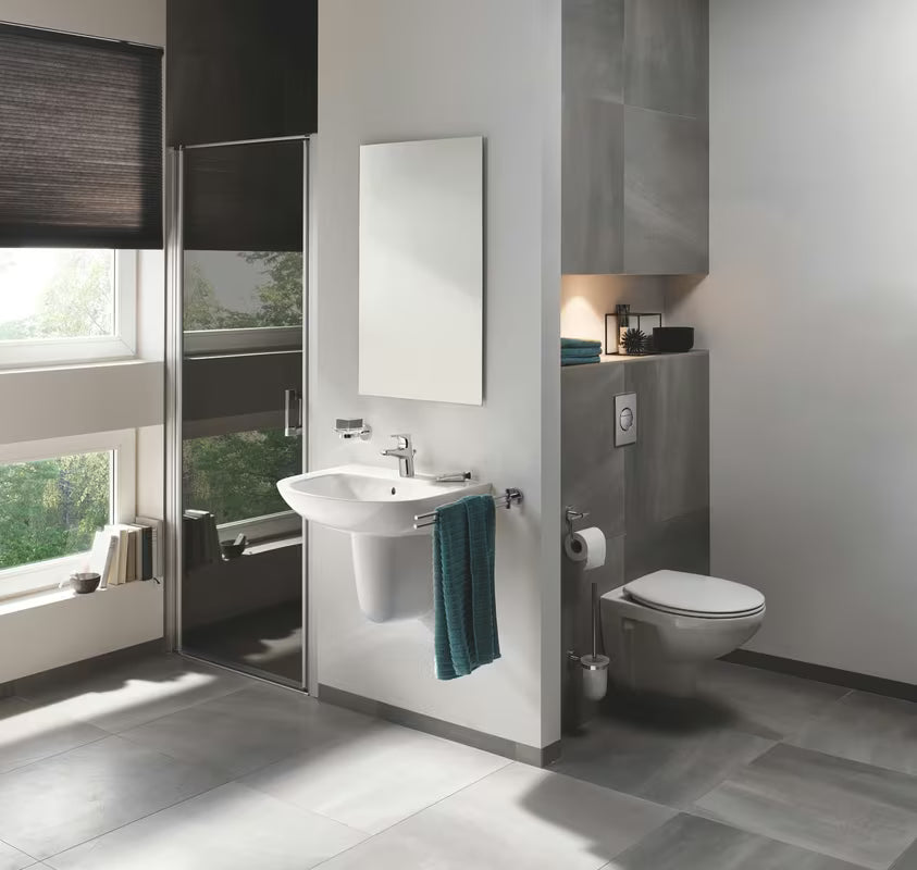 Kromirana enoročna armatura za umivalnik Grohe Start Flow z odtokom z varčnim pretokom 5,7 l/min