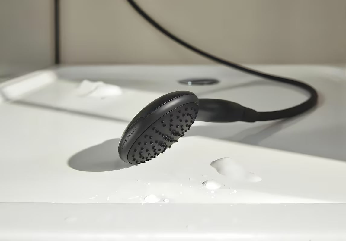 Ročna prha Grohe Tempesta 110 v mat črni izvedbi z dvema vrstama curka Rain in Jet