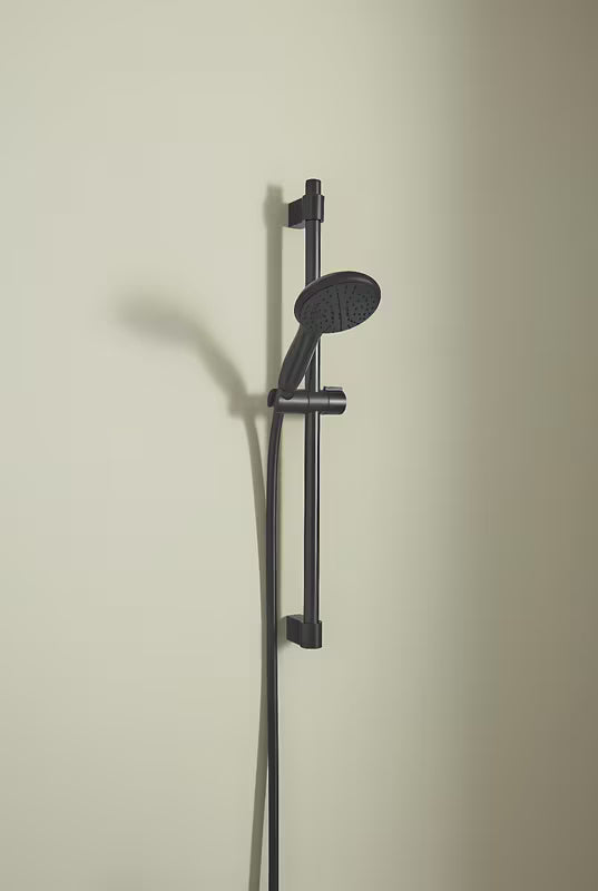 Ročna prha Grohe Tempesta 110 v mat črni izvedbi z dvema vrstama curka Rain in Jet