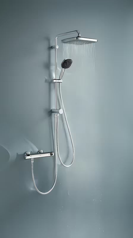 Tušni sistem Grohe Vitalio Comfort System v krom izvedbi z nadglavno in ročno prho