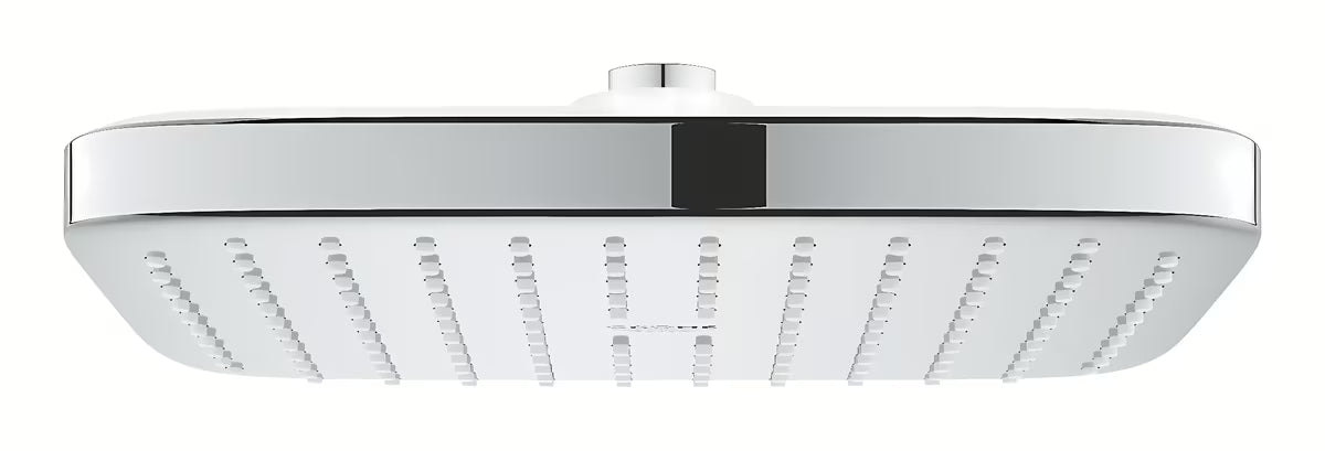 Kvadratna nadglavna prha Grohe Vitalio Comfort 250 Cube v kromu s curkom Rain in belim zadnjim pokrovom.