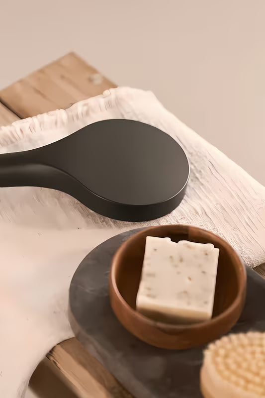 Crna mat tuš ročka Hansa Viva, ručni tuš s 3 mlaza i priključkom G1/2.