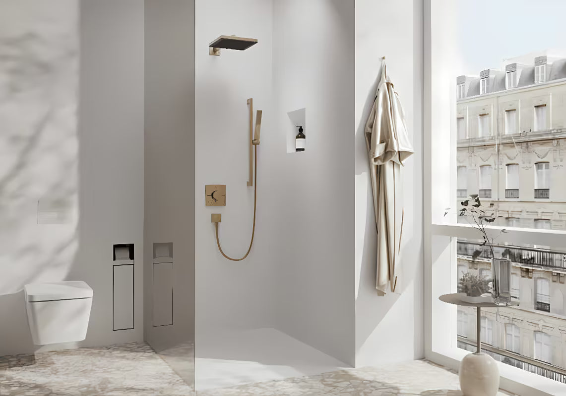 Kavelj za brisače hansgrohe addstoris v izvedbi brušen bron pro za obešanje brisače ali kopalnega plašča.