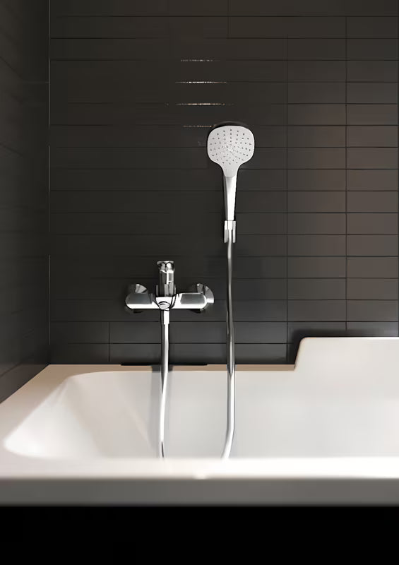 Hansgrohe Croma Select tuš set v izvedbi bela/krom z ročno prho, cevjo in držalom