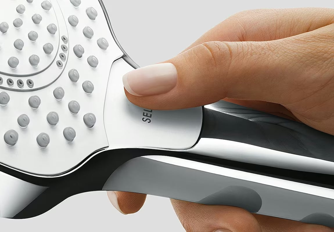 Ručni tuš Hansgrohe Croma Select E Vario u bijelo-krom izvedbi z gumbom Select i promjerom 110 mm.