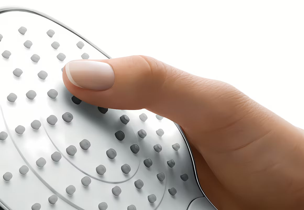 Ručni tuš Hansgrohe Croma Select E u bijeloj i krom izvedbi z gumbom Select i promjerom glave tuša 110 mm