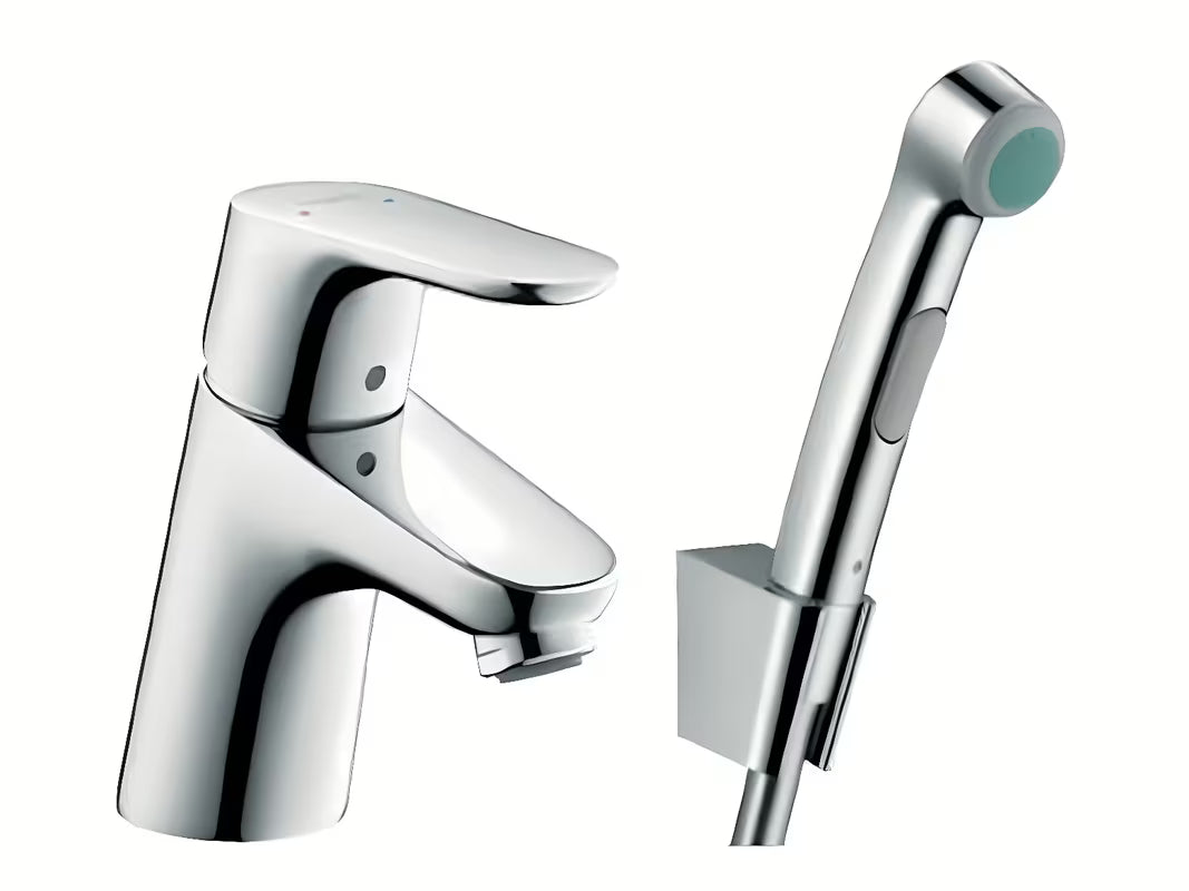 Kromirana enoročna armatura za umivalnik Hansgrohe Focus z bide prho Bidette in pršno cevjo