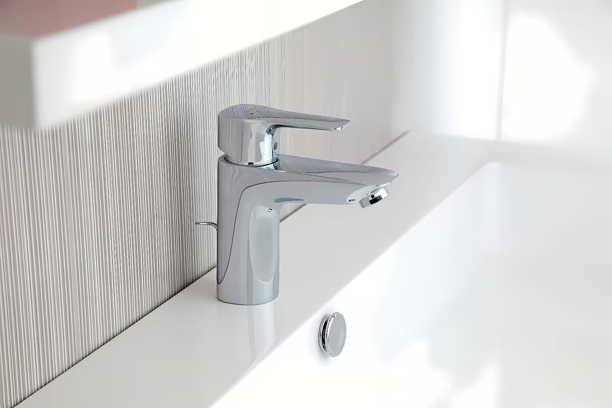 Kromirana enoročna stoječa armatura za umivalnik Hansgrohe HG248 z odtokom zaobljenog dizajna