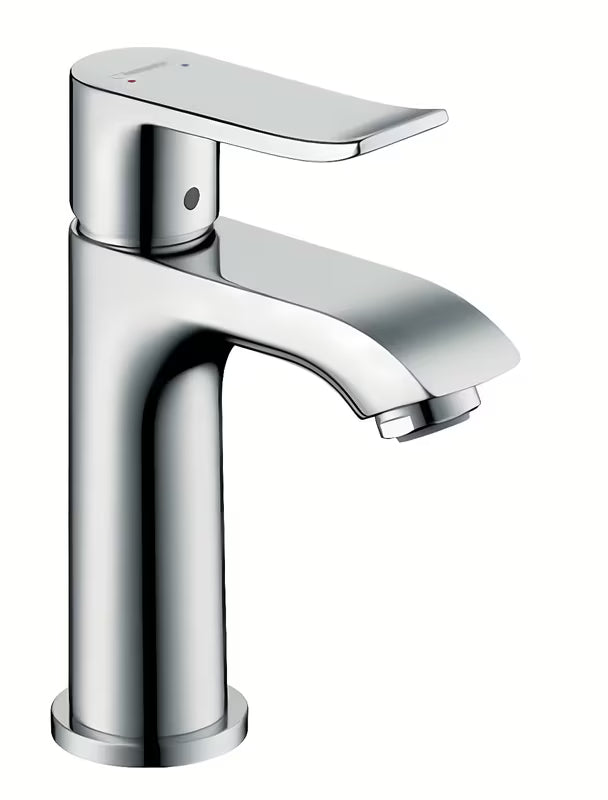 Kromirana enoročna armatura za umivalnik Hansgrohe Metris brez odtoka s tehnologijama EcoSmart in QuickClean.