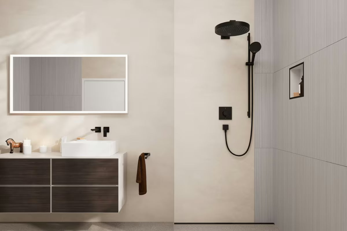 Hansgrohe Rainfinity tuš set EcoSmart v mat črni barvi z ročno prho, drsnikom in tekstilno cevjo