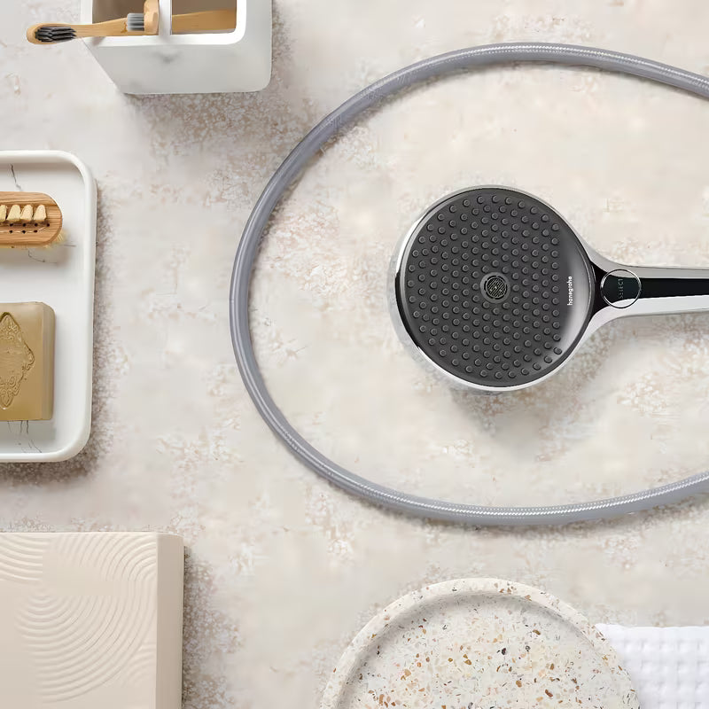 Kromiran tuš set Hansgrohe Rainfinity 130 EcoSmart s pršno letvijo in tekstilno cevjo Designflex