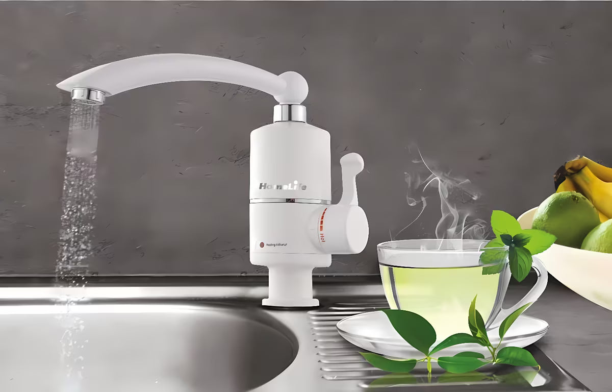 Bela armatura za pomivalno korito Homelife Termo Quick z električnim pretočnim grelnikom vode.