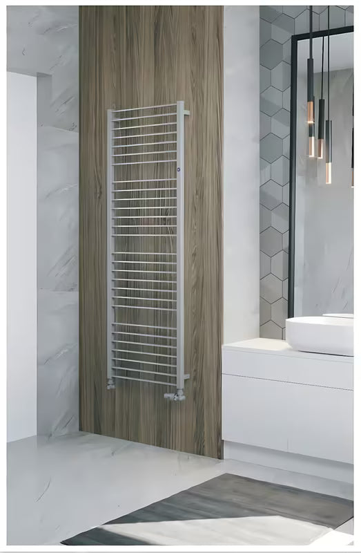 Kombiniran kupaonski radiator Hopa Piko 152,9x53 cm u sjajno bijeloj boji s rebrastim dizajnom.