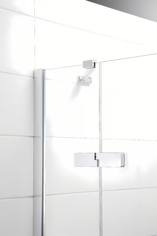 Kvadratna tuš kabina Hüppe Strike New 80 cm s prozirnim staklom i profilima u sjajnom kromu