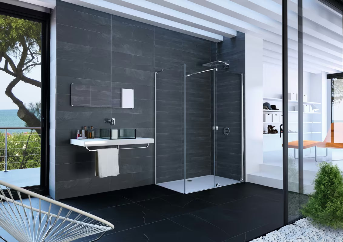 Tuš stena Walk-In Hüppe Xtensa pure 120 cm u sjajnom kromu s prozirnim staklom bez dekora.