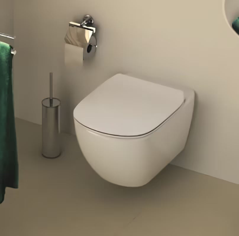 Bel viseča WC školjka Ideal Standard Tesi s tehnologijo AquaBlade in sedežem z mehko Zapiranje Soft Close