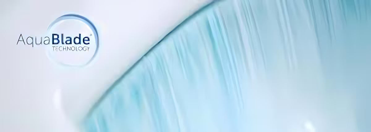 Beli viseča WC školjka Ideal Standard Tesi s skritim pritrjevanjem in tehnologijo splakovanja AquaBlade®.