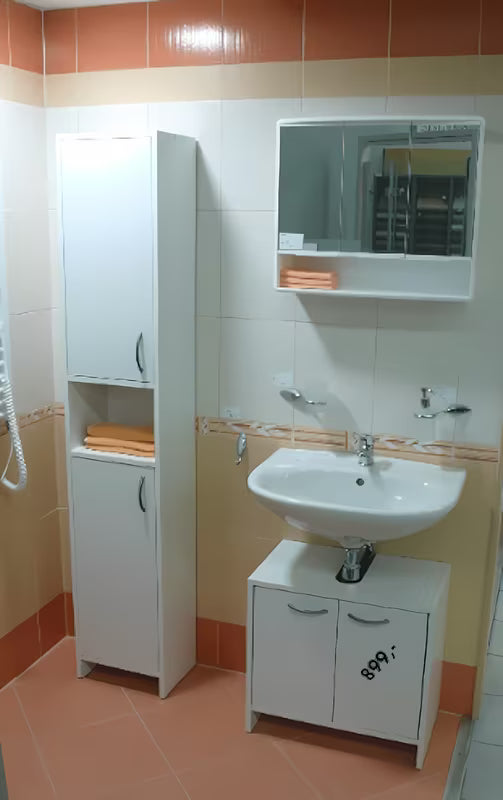 Bela omarica z ogledalom Jokey Lymo 58x49 cm z zrcalnimi vratci in notranjimi policami