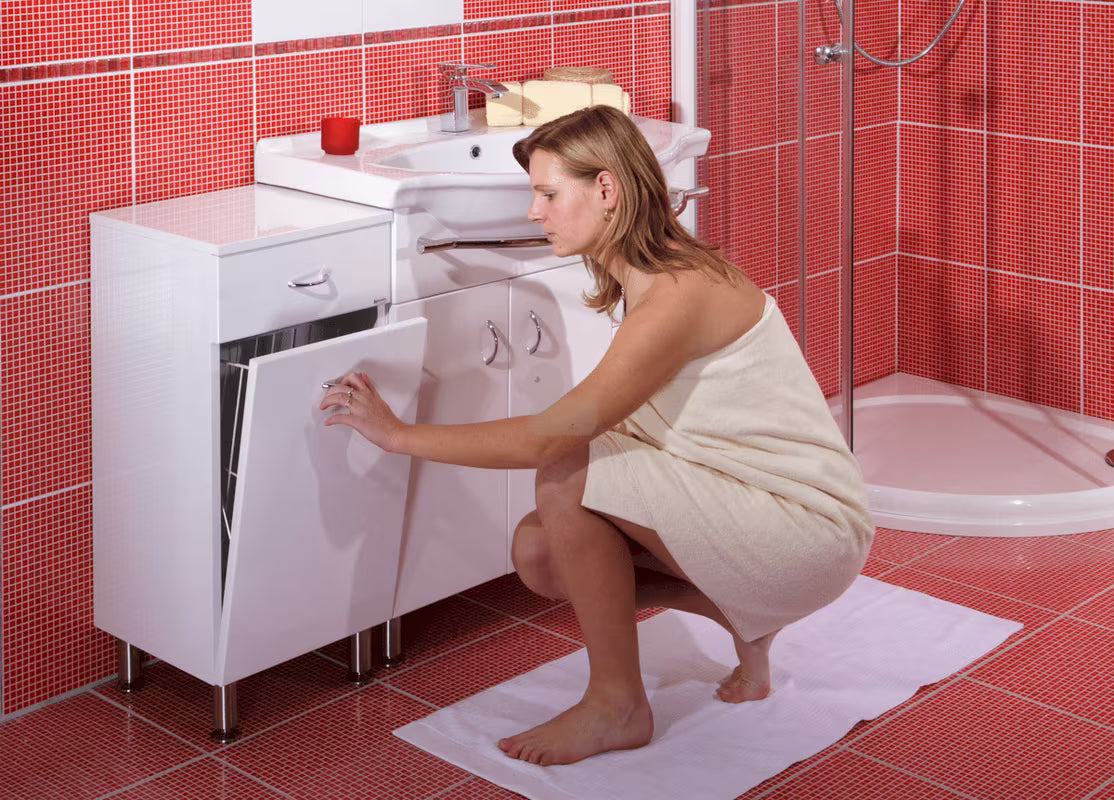 Bijela kopalniška omarica Keramia Pro s uklonjivom žičanom košarom za rublje