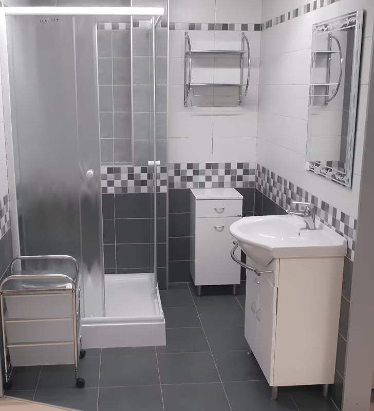 Bijeli kopalniška omarica Keramia Pro s umivaonikom, jednom ladicom i dvoja vrata