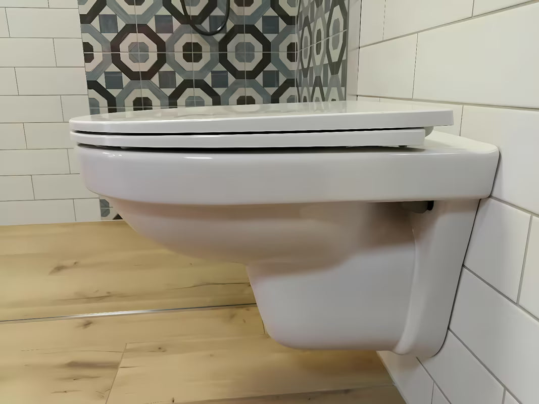 Bel viseča WC školjka Laufen Pro Nordic brez splakovalnega kroga z varčnim splakovanjem 2/4 l