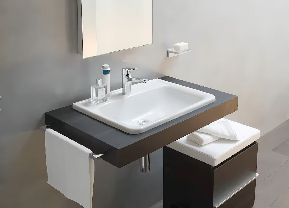 Vgradno keramični umivalnik Laufen Pro S 56x44 cm v beli barvi z odprtino pro za armaturo na sredini