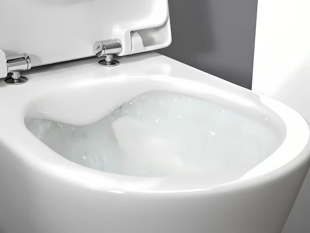 Bel viseča WC školjka Laufen Pro S z brezrobno izvedbo brez splakovalnega kroga in oglato zasnovo.